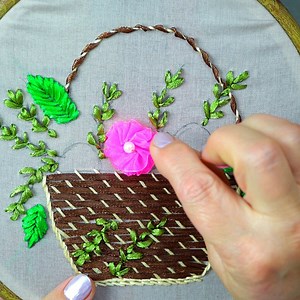 45K views · 3.4K reactions | Une idée créative pour broder un panier de roses avec des rubans ! | Miarti - Idées créatives | Facebook