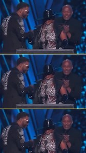 MethodMan gives Mary J her flowers. Thank you Mary for all you have done for the culture. | Method Man