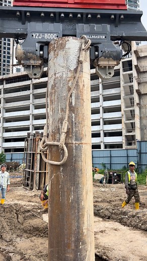 Another day #Drillmaster hydraulic vibro hammer working at our client site~~~ We Power Your Foundation! Whatsapp: 0086 18874153716 | Email: alice@drillmastergroup.com #vibrohammer #hydraulicvibrohammer #electricalhammer #hammer #pilehammer #piling #foundationconstruction | Alice Tao