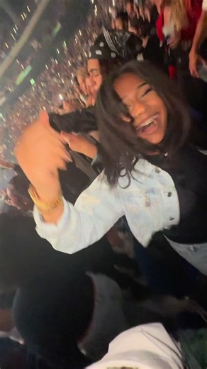 Make sure your volume is up so you can hear the beats 🎶 | drake concert