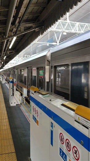 207系0番台（Z編成）、1000番台駅発車シーン 京都駅 #琵琶湖線 #207系 #鉄道 #電車