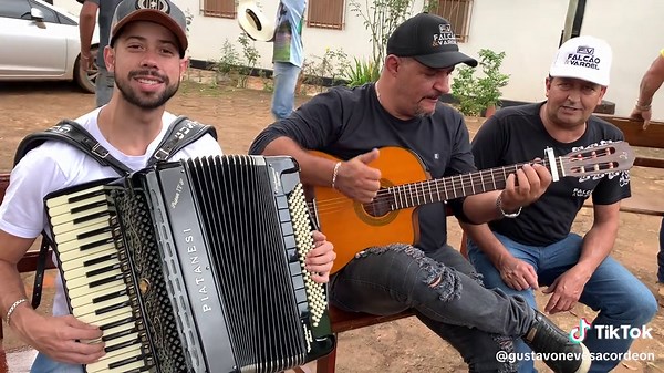 Modão Sertanejo com Gino e Geno: A Música que Encanta