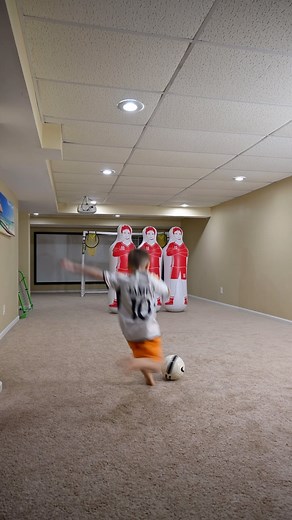 40K views · 8.5K reactions | Free kick Training⚽️ . . . . Follow me @james22football ✅ . . . . . . #soccer #futbol #soccerlife #futebol #fifa #soccerskills #championsleague #football | James22Football | Facebook