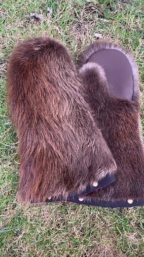 I finished up these beautiful beaver gauntlet mittens for a client in Alaska! Learning how to make fur mittens is easier than you think! You can sign up for an in-person class, purchase a pattern from my website, and check out my YouTube channel for tutorials! CLASS INFO: https://darlingleatherandfur.com/collections/classes SEWING PATTERNS: https://darlingleatherandfur.com/collections/patterns-tutorials YOUTUBE TUTORIALS: https://www.youtube.com/@darlingleatherandfur *Please note that I’m no lon