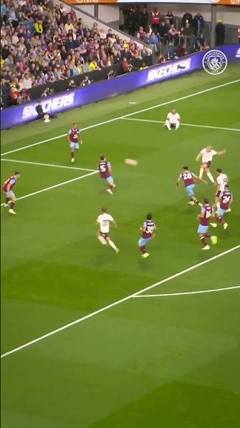 🤣 This Haaland Celebration 🇳🇴 #football #goals #mancity #premierleague #shorts #shortsfeed #haaland