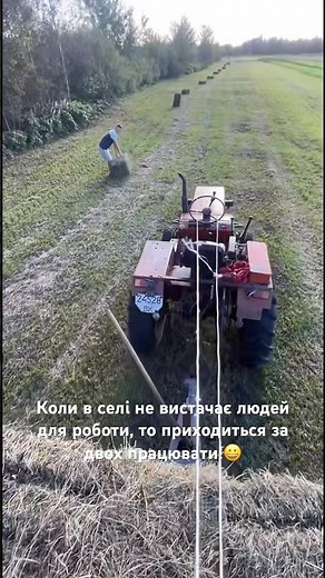 Коли в селі не вистачає людей для роботи, то приходиться за двох працювати!😀 #село #трактор #сіно