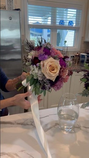 How to wrap a bridal bouquet with ribbon ￼#flowers #wedding #bridal #ribbon
