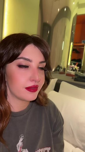 Sarah Button (@tallfatcat)’s videos with original sound - Sarah Button