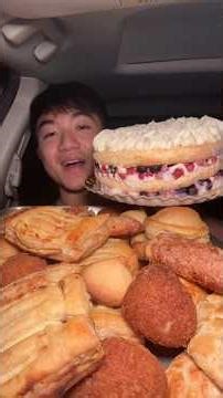 Trying Porto’s Bake at Home Evergreen Sampler Box #shorts