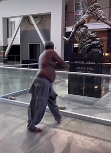 Our Here In Chi With I.G.Bum #explore #viral #comedy #chicago #michael #comedy #nyc #trains #smileyhundo #prank #comedy #laughter #funny #NYC #viral #explorepage #jokes #Entertainment #challenge #ChallengeChallenge #fyp | Smiley Hundo