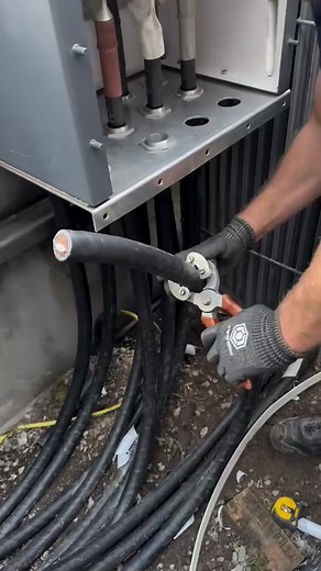 40K views · 24 reactions | Ireland installs 500mm aluminum wire, striving for excellence in every step #electrician #electricwork #Amazing #hardwork | Electronic box | Facebook