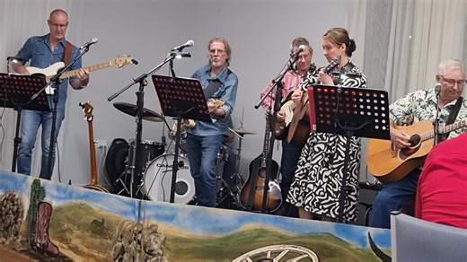 Here's Tanya singing Patsy Cline's "Honky Tonk Merry-Go-Round" | Boonah Country Music Club Inc