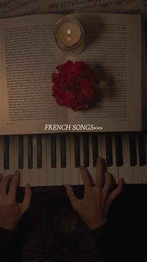 aria.pianist on Instagram‎: "۳ بار کپی رایت خورددد This song feels like a little piece of Paris in my hands! Je vuex piano cover Mix&Master: @_m_h_d_r_d #frenchsong #parisvibe #pianocover #آهنگ_فرانسوی #پیانو"‎