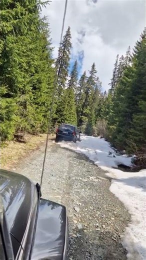 Jeep Grand Cherokee WJ nice sound passing through snow!
