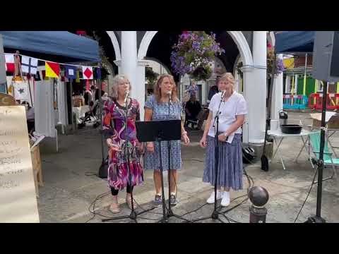 Belles singing ‘’Migulay’ at Bungay folk festival