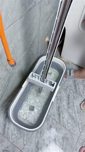 This foldable mop bucket saves space when folded, has a large capacity to accommodate