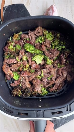 Alia & Radwa Elkaffas on Instagram: "Craving takeout but want something quicker? This Air Fryer Beef & Broccoli is the answer. It’s packed with flavor and thanks to the air fryer, it cooks in no time. Ready in under 30 minutes and so much better than takeout! Comment BEEF RECIPE below and we’ll DM you the full recipe with instructions! #airfryer #beef #easyrecipe #dinnerideas #beefandbroccoli #fooddolls https://www.fooddolls.com/airfryer-beef-and-broccoli/"