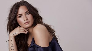 Commander In Chief | Demi Lovato | Tradução - LETRAS.COM.BR