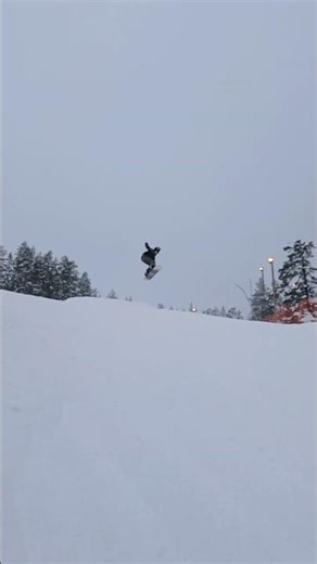 Snowboard park tricks 🏂 #shorts