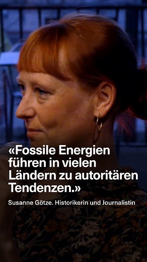 «Es ist kein Zufall, dass gerade rechte Bewegungen, wie wir sie jetzt auch in Deutschland hier haben, einfach so an diesem fossilen System hängen. Demokratisierung und Energiewende hängen einfach zusammen und dieses autoritäre, faschistoide hängt mit diesen fossilen Brennstoffen zusammen.» Kürzlich waren Susanne Götze und Annika Joeres für ihre Buchpremiere von «Die Milliarden-Lobby - Wer uns von Öl und Gas abhängig macht» in Berlin bei «linksbündig» bei uns zu Gast. ⏯ Die gesamte Aufzeichnung d