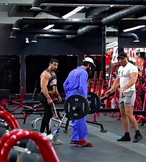 Bodybuilder Reacts to Cleaning Prank