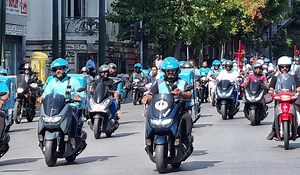 Στους δρόμους οι ντελιβεράδες της Wolt - «Πλημμύρισαν» τη Μιχαλακοπούλου (βίντεο)