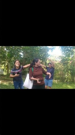 It's easy to make fun on the farm 😂✌️