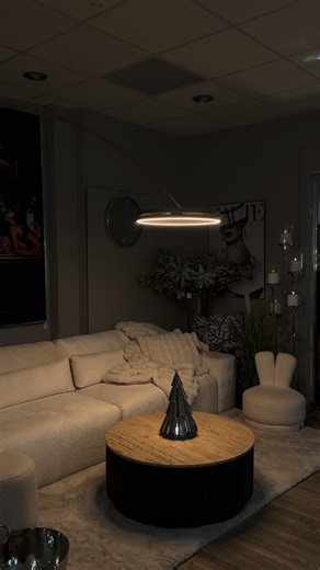 Steinfeldt Einrichtungshaus on Instagram: "✨ Sie ist da. Und sie ist ein Statement. ✨ Die neue PURE Loop-Bow von Neuhaus in Bronze elegant, modern und absolut beeindruckend in jedem Raum. Als Bogen- oder Stehleuchte nutzbar, mit stufenlos dimmbarem Licht und anpassbarer Lichtfarbe (2200–5000 K) – steuerbar per Fernbedienung. Diese Lampe ist nicht nur Licht – sie ist Atmosphäre. 🤍 ✅ Kostenfreie Lieferung zu dir nach Hause ✅ Montageservice auf Wunsch ✅ 10 Jahre Garantie Achtung: Wer dieses Reel s