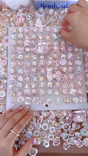 Cloud Diy on Instagram: "🎉🎉🎉New hand-painted macaron beads（The Christmas sale is coming to an end. Please don‘t miss this big sale） #beads #charm #diybracelet #diyresin #keychain"