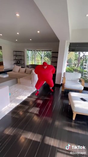 Lizzy Capri on TikTok