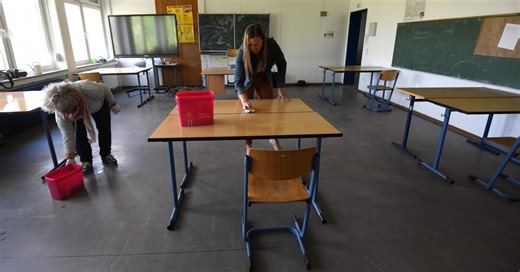 Record school spending across U.S. fails to reverse decline in test scores