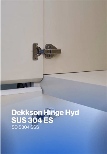 Engsel yang tepat mampu membuat kabinet bekerja maksimal! Dengan Dekkson Hinge HYD SUS 304 ES (SD S304 SSS), pintu kabinet jadi lebih kuat, halus saat dibuka-tutup, dan tahan lama berkat material stainless steel SUS 304 yang premium. Saatnya upgrade kabinet kamu dengan engsel berkualitas dari Dekkson! 🔩🚪 #Dekkson #DekksonHinge #EngselKabinet #CabinetHinge #SUS304