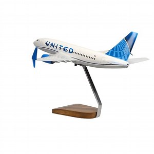 Watch Boeing 737-700 United Airlines ﹙2019 Livery﹚ Large Mahogany Model 360 Video on Amazon Live