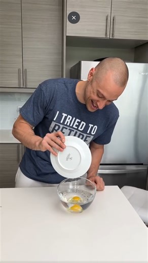 Turning an egg into silver – this mind-blowing trick looks unreal