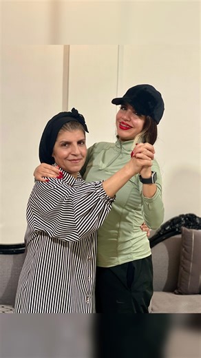 ‎سمیرا فیت شو | ورزش چربیسوزی| رژیم‎ on Instagram‎: "خداییش اصلا تمرین نکردن ها از سر آشپزی آوردمشون 😂😂 ✅ ما اینجا تو خونه با صدها قهرمان تمرین میکنیم نه تنها به اندام ایده آل میرسیم حال روحی و جسمی عالی میسازیم 🧘‍♀️🏋️‍♀️ اگه تو هم میخوای توی خونه در کنار ما ورزش کنی و تا عید ۱۵ تا ۲۰ کیلو لاغر بشی و به بانوی شادی تبدیل بشی همینجا عدد ۳ رو ارسال کن👇👇👇👇 اطلاعات از شرایط دوره فیت هیت با ارسال عدد ۳👇👇👇👇 @samiraa_fitsho @samiraa_fitsho @samiraa_fitsho #تناسب_اندام_ایده_آل #وزن_ایده_آل #ِ