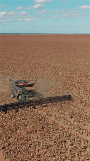 5.4K views · 91 reactions | Do you know the Fendt IDEAL Combine Harvester has a fully covered Exhaust Box? It optimises airflow, enhancing engine performance and providing better fuel consumption and reduced emissions. Discover how this innovative feature increases operational efficiency in this edition of Digging Deeper with Fendt. #FendtANZ #LeadersDriveFendt | Fendt | Facebook