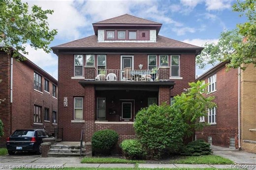 825 Beaconsfield Ave, Grosse Pointe Park, MI 48230