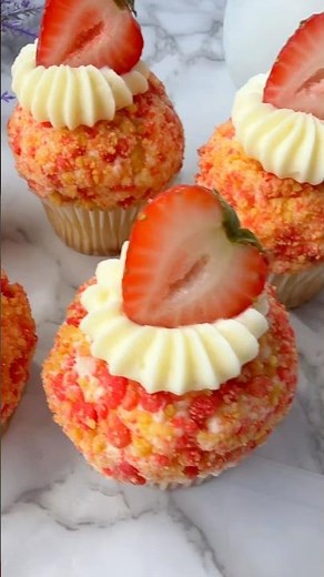 Strawberry Crunch Cupcakes