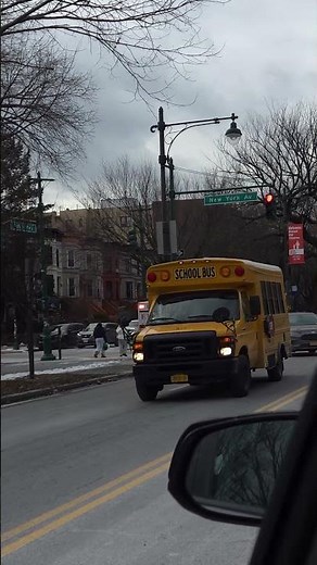 FDNY Ambulance Responding Code 3 #emergencyvehicles #ambulance #firedepartment #fdny #newyork #nyc