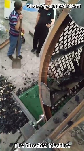 Efficient Tire Shredder Machine in Action – Powerful Tire Recycling Solution for Industrial Use