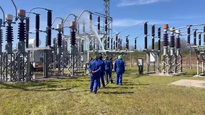 🔧 Water Washing of High Voltage Outdoor Equipment in Substations Routine maintenance plays a crucial role in ensuring the reliability and safety of our electrical infrastructure. One such essential practice is water washing of high voltage outdoor equipment, including insulators and bushings. Over time, dust, salt deposits, and other airborne contaminants can accumulate on these surfaces, potentially leading to flashovers or insulation failures. By using deionised or distilled water, we can eff