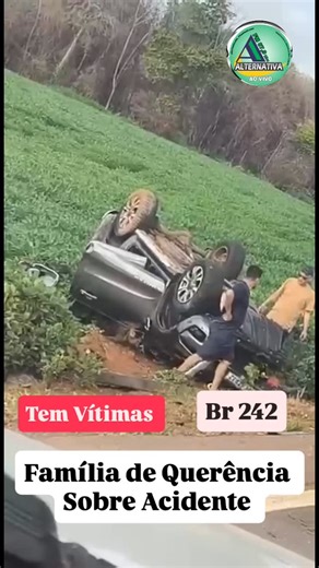 Radio on Instagram: "🚨 ATENÇÃO | ACIDENTE NA BR-242 🚨 Uma família tradicional de Querência sofreu um grave acidente na BR-242, no trecho de saída para Ribeirão Cascalheira. 🛣️ Segundo informações preliminares, a família seguia em viagem de fim de ano quando, ao chegar ao trevo de Canarana, percebeu que havia esquecido uma mala em Querência e decidiu retornar para buscá-la. Durante o novo deslocamento, já retomando a viagem, o veículo colidiu com um caminhão que estava parado na rodovia, devid
