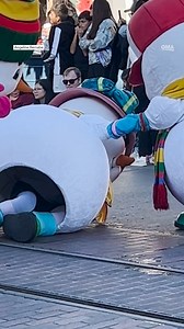 110K views · 1K reactions | This adorable snowman was helped by their fellow snowmen after falling during a holiday parade ⛄️ | Good Morning America | Facebook