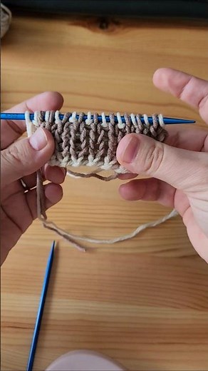 Knitting with Two Colors – Front and Back View | Colorwork Technique for Clean Floats