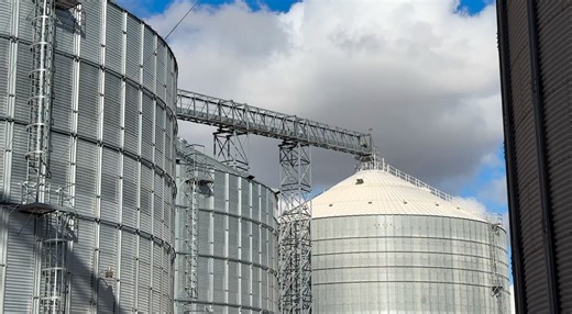 Big yields push limits of grain storage in Wisconsin and the Midwest