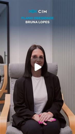 CIM | Centro de Inovação Médica • Longevidade on Instagram: "Hoje apresentamos mais um incrível testemunho! Fique a conhecer a nossa paciente Bruna Lopes, que realizou a sua Cirurgia Metabólica e Plano Obesidade no CIM há 1 ano e 3 meses e perdeu mais de 36 kg.🏆 Tal como muitos outros pacientes do CIM, quando a Bruna nos procurou encontrava-se com uma Depressão, não gostava do que via no espelho e não tinha vontade de sair de casa. Agora com mais autoestima, após passar de 95 kg para 57 kg e al