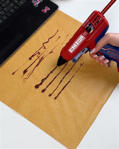 Ingenious hot glue gun hack