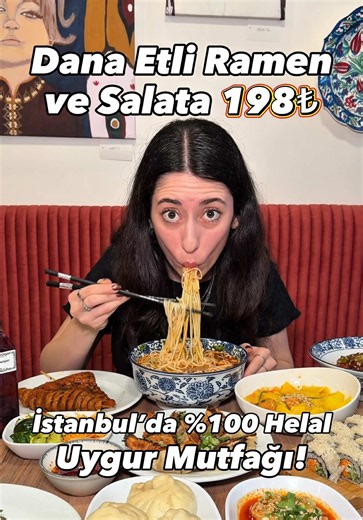 İstanbul’da 198 liraya kocaman kaselerde dana etli ramen ve salata yiyebileceğiniz Uygur restoranı bulduk. Üstelik burada ramen hamurları açık mutfakta ve gözünüzün önüne açılıyor. 📌Mekan Fatih’te bulunan Myahxi Ramen 📍Topkapı, Turgut Özal Millet Cd. No:148 D:B, Fatih/İstanbul ☎️0552 183 99 99 🥢Burayı Uygur bir aile işletiyor ve lezzetlerini orijinal tariflerle hazırlıyorlar. 🥩Ramenlerde kullandıkları dana etleri de günlük olarak temin ediliyor. ⭐️Biz Ramen kampanyasını duyunca kaçırmamak iç