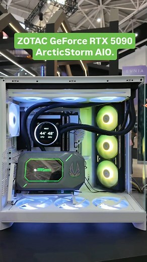 ZOTAC a levé le voile sur sa future vitrine technologique au Computex : la GeForce RTX 5090 ArcticStorm AIO. Une carte graphique qui allie puissance brute, refroidissement liquide tout-en-un, et un design éclatant… au sens propre du terme. #computex2025 #rtx5090 @zotac_official @zotac_france | Pause Hardware