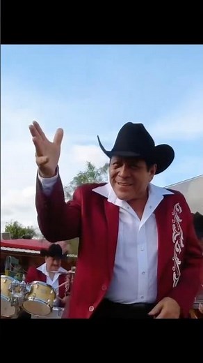 Se va el caimán, se va el caimán, (se va para Barranquilla) ‪@LosTigrillosOficial‬ #Cumbia